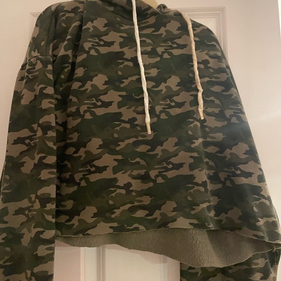 Primark Cropped Sweatshirt - Picture 1 of 2